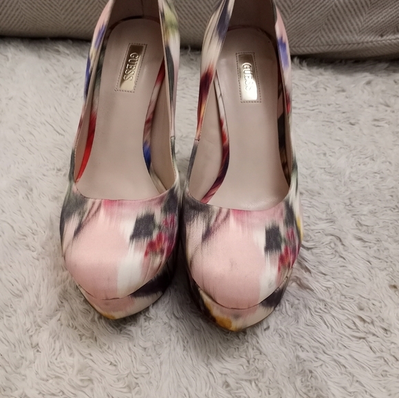 GUESS Ette Pastel Watercolor Coquette Girl platform heels - Picture 4 of 6